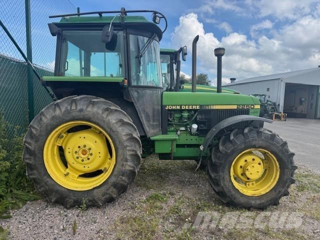 John Deere 2250 TRAKTOR Tractoren