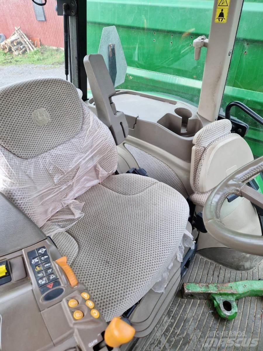 John Deere 5125 R Tractoren