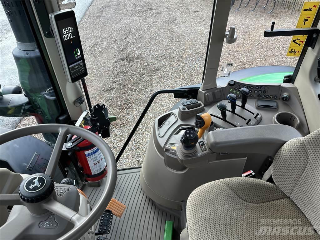 John Deere 6120M Tractoren