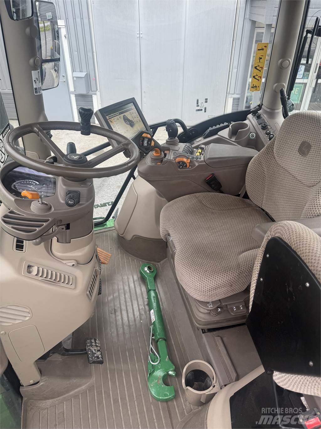John Deere 6130R Tractoren