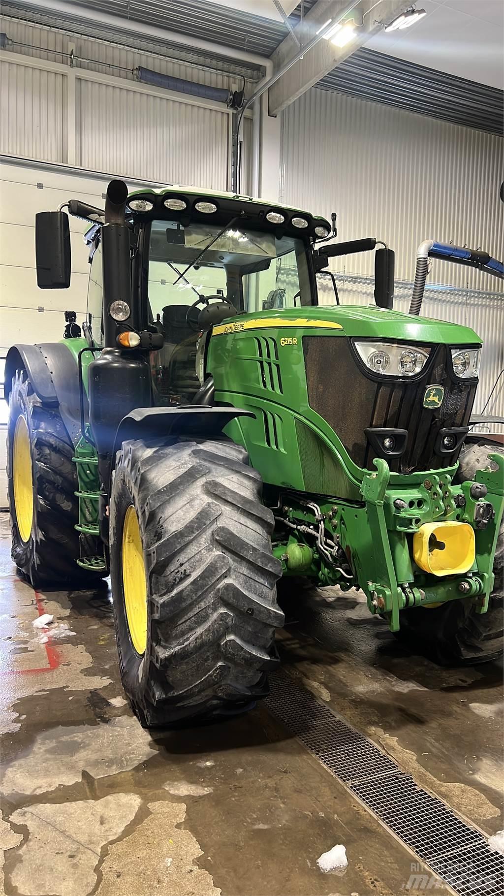 John Deere 6215R Tractoren