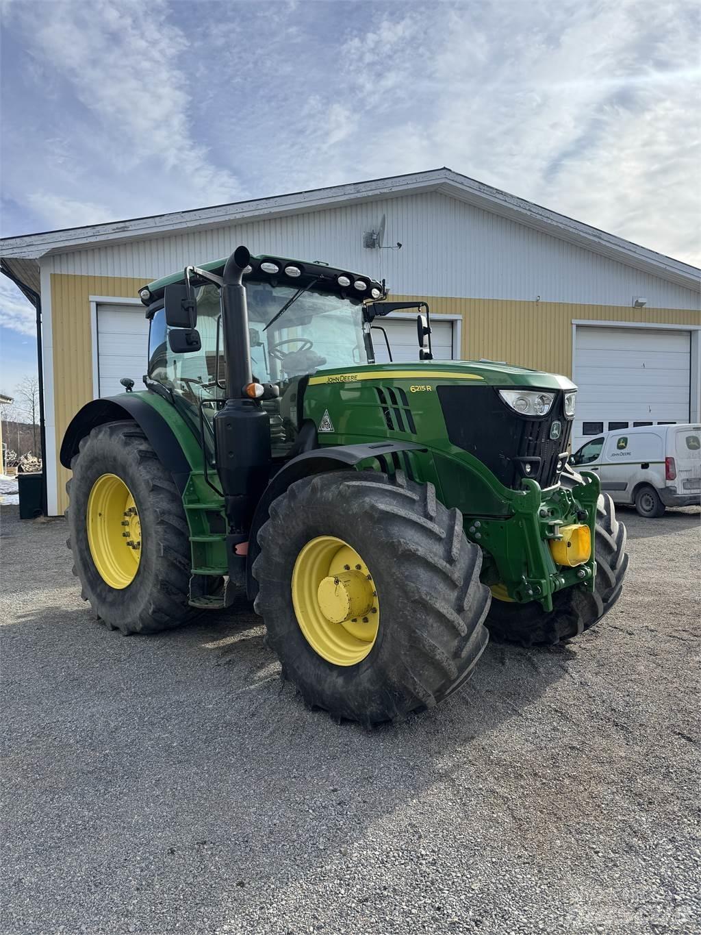 John Deere 6215R Tractoren