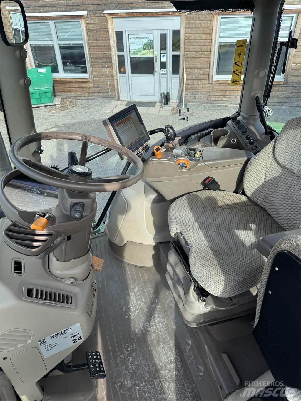 John Deere 6215R Tractoren