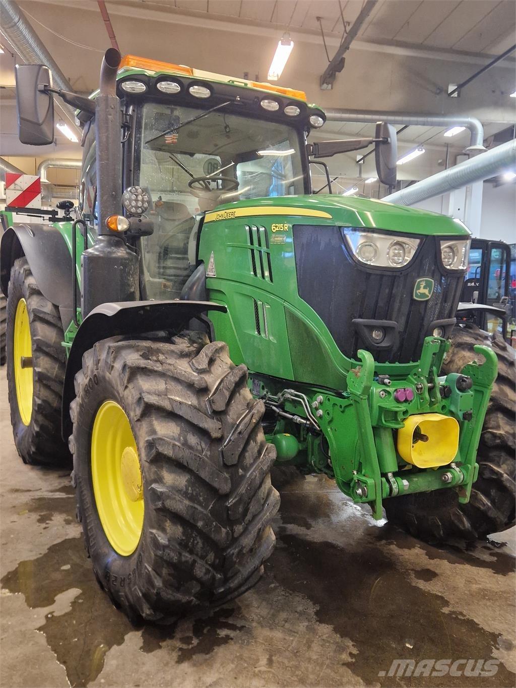 John Deere 6215R Tractoren