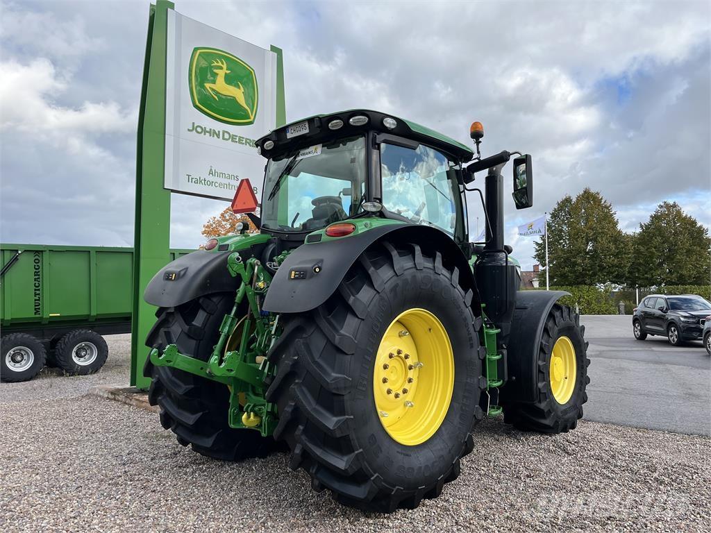 John Deere 6215R Tractoren
