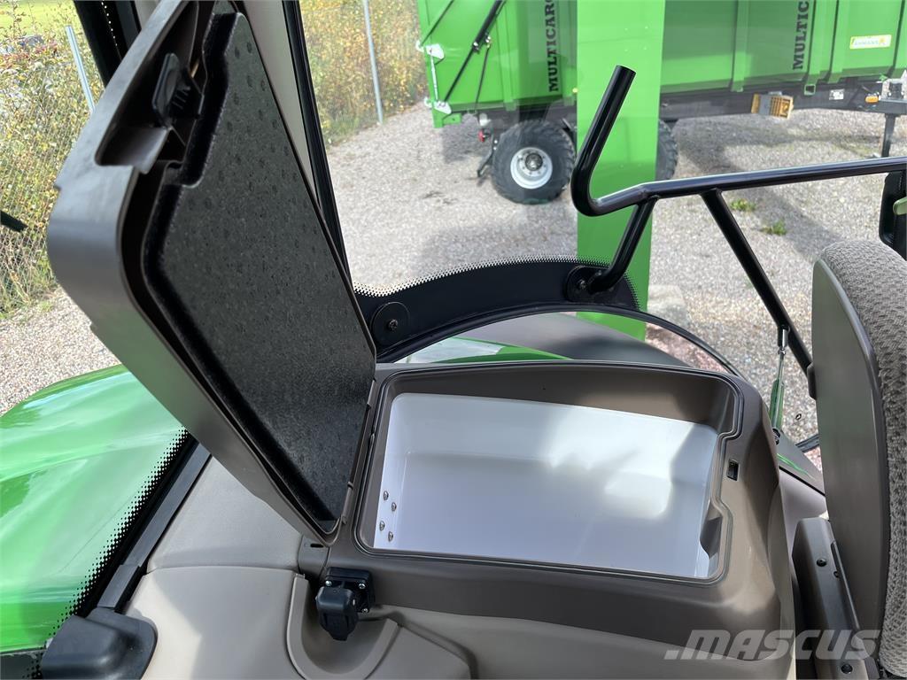 John Deere 6215R Tractoren