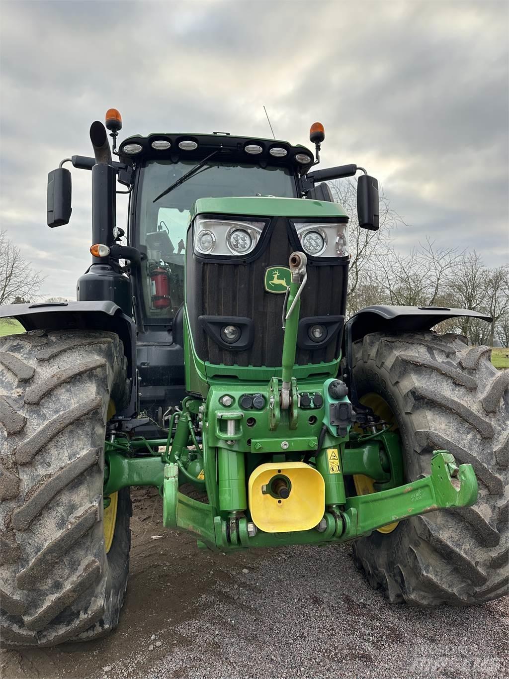 John Deere 6250R Tractoren