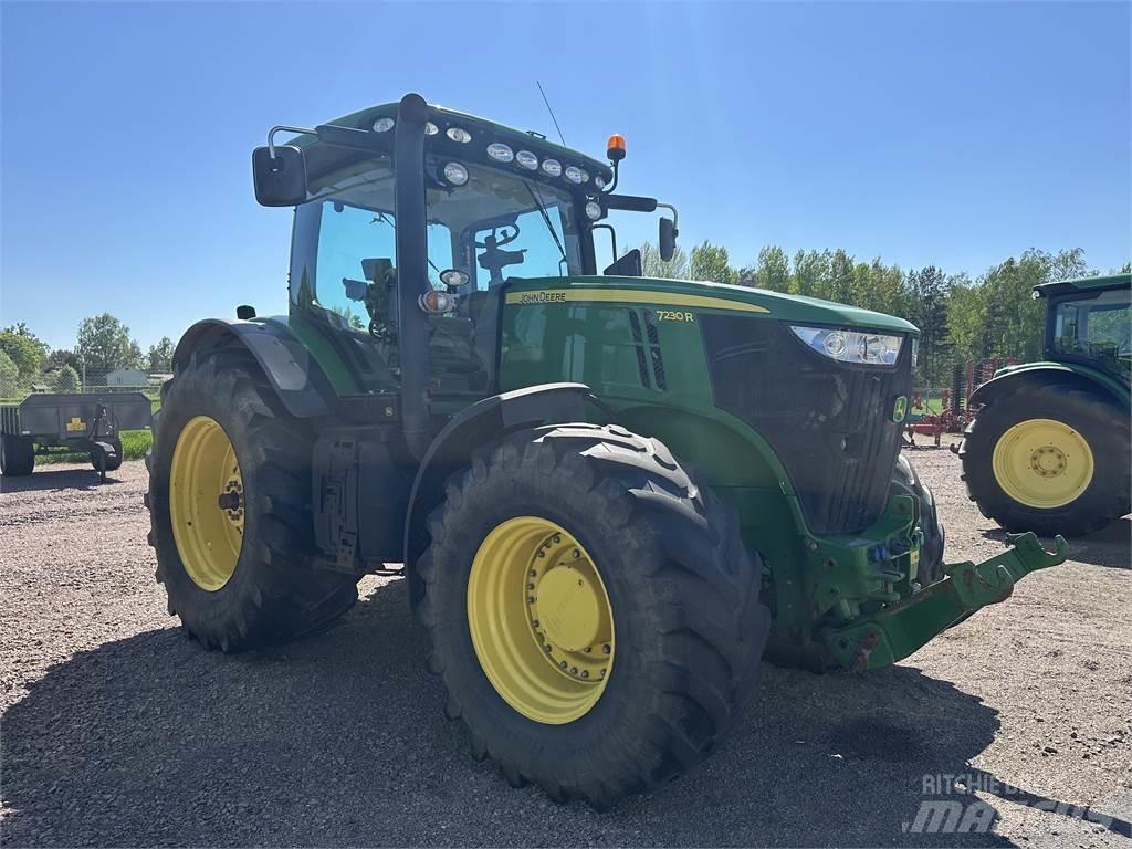 John Deere 7230R Tractoren