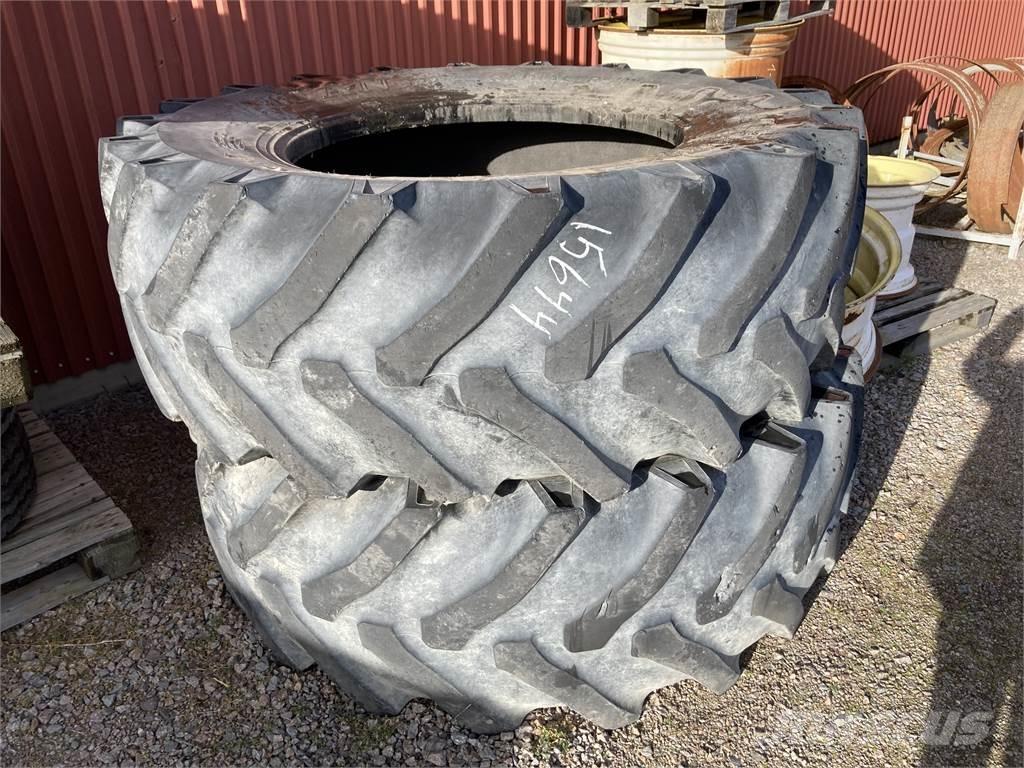 Titan 710/70X42 Banden, wielen en velgen