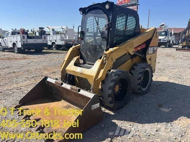 CAT 236D Banden, wielen en velgen
