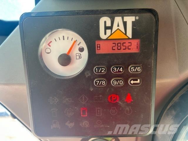 CAT 236D Banden, wielen en velgen