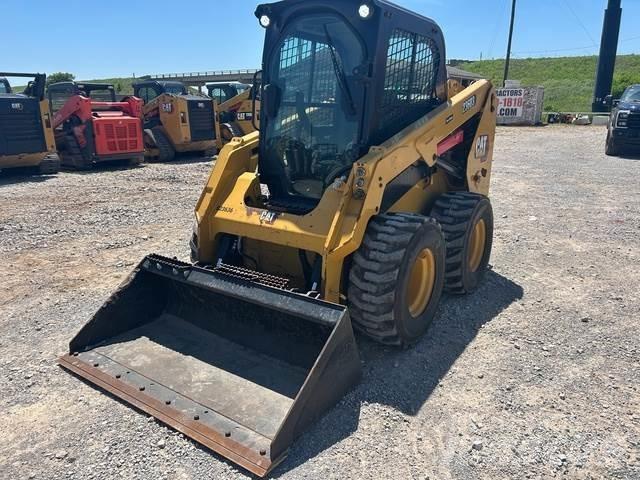 CAT 236D3 Banden, wielen en velgen
