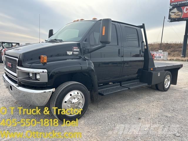 GMC C5500 Vrachtwagen met vlakke laadvloer en lier