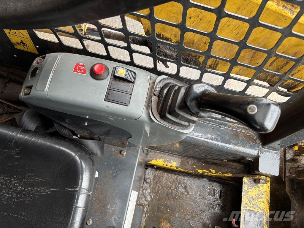 Komatsu SK510 Schrankladers