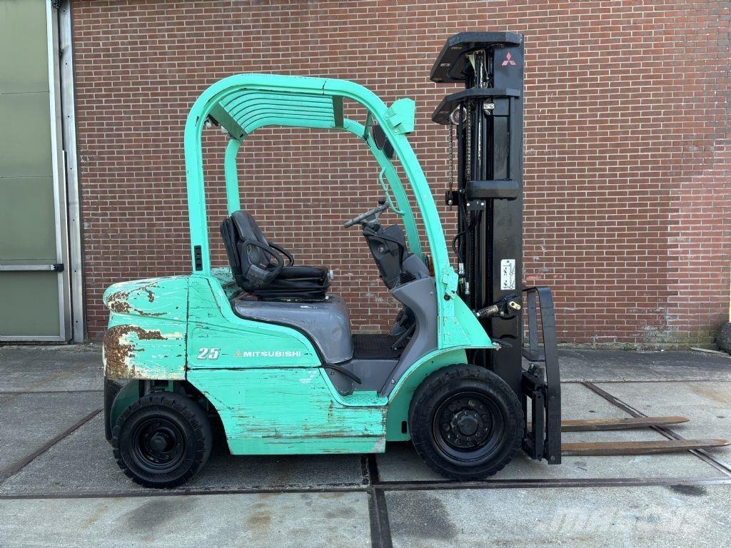 Mitsubishi FD25N Diesel heftrucks