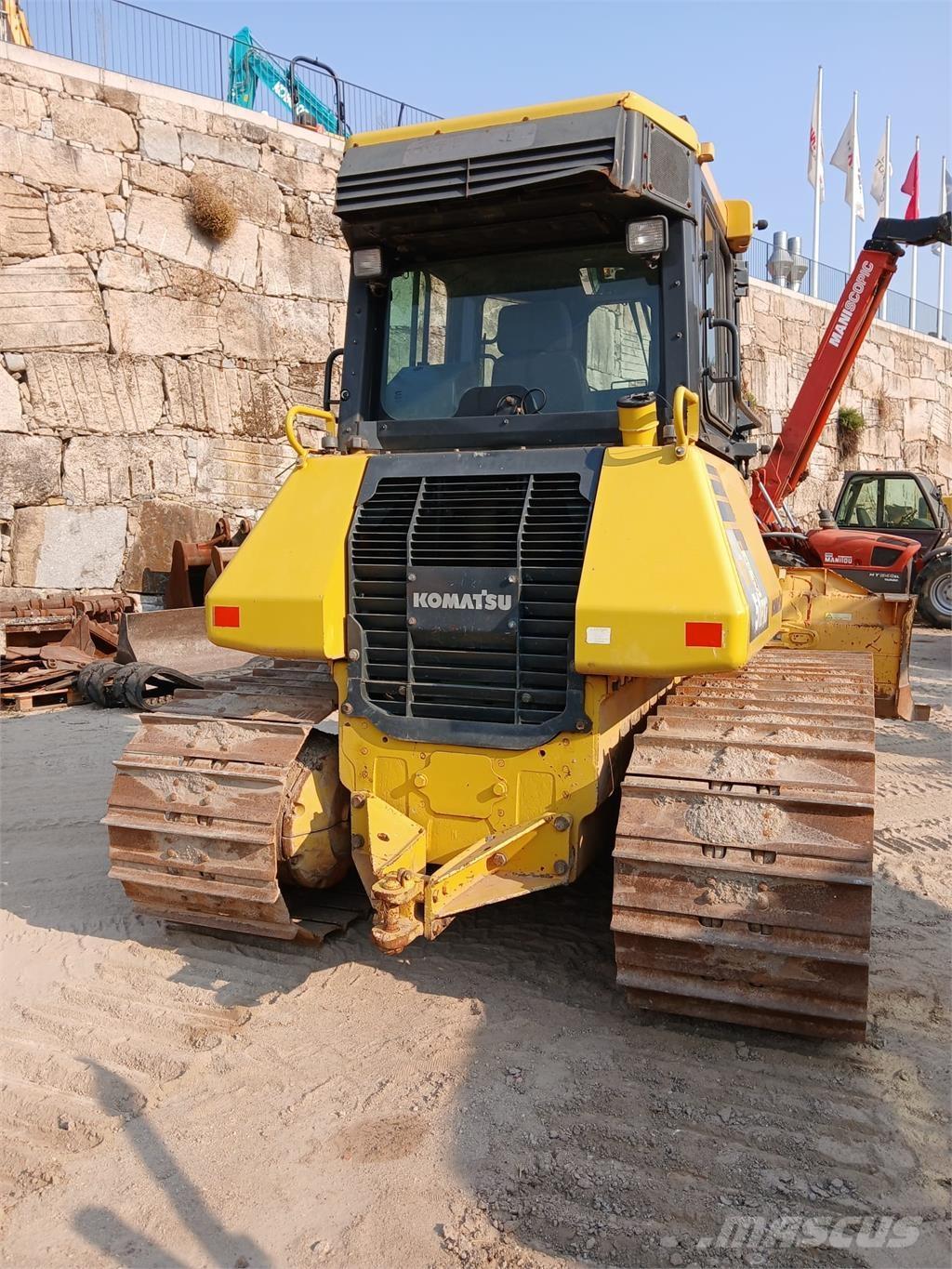 Komatsu D51PXI-22 Pijpenleggers