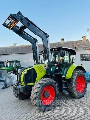 CLAAS ARION 520 Tractoren