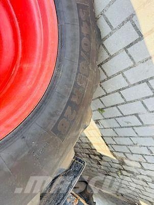 CLAAS ARION 640 Tractoren