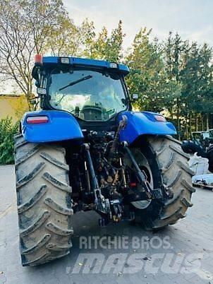 New Holland T7030 Tractoren