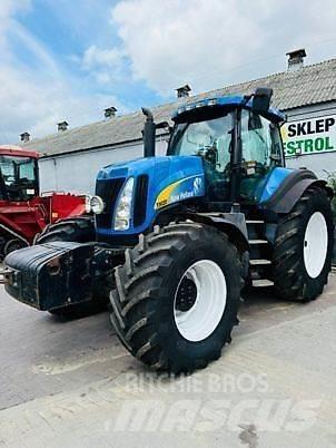 New Holland T8020 Tractoren