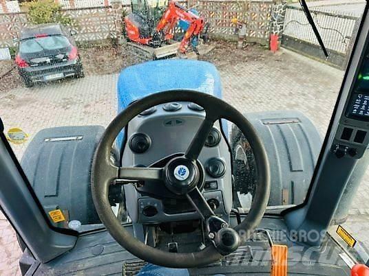 New Holland T8040 Tractoren