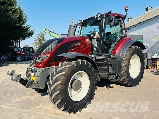Valtra T174 VERSU Tractoren