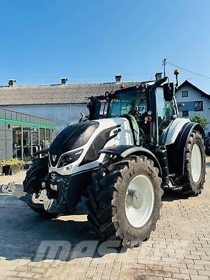 Valtra T174 VERSU Tractoren