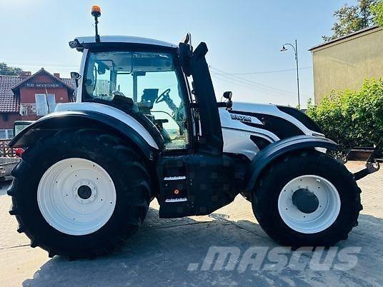 Valtra T174 VERSU Tractoren