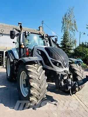 Valtra T254 Versu Tractoren