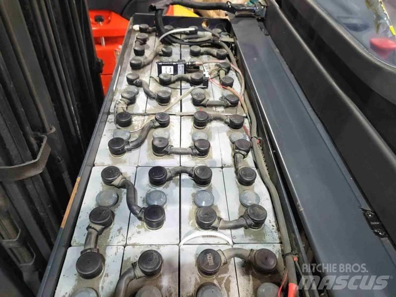 Linde R14-01 Reachtruck voor hoog niveau