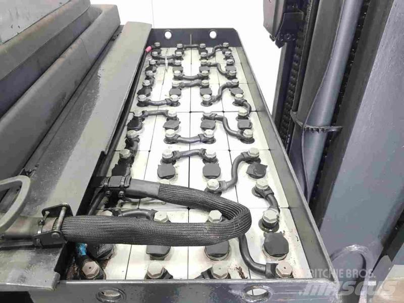 Linde R14HD-01 1120 Reachtruck voor hoog niveau
