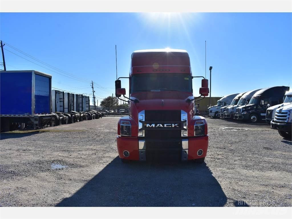 Mack ANTHEM Trekkers