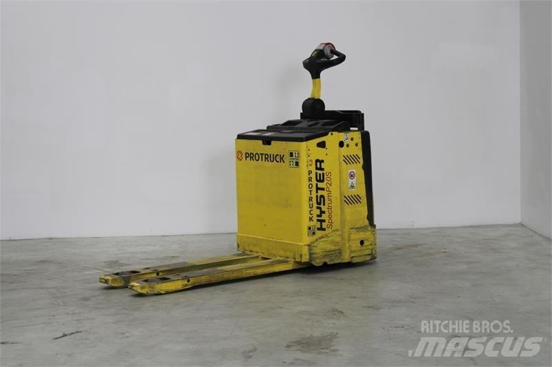 Hyster P2.0S Pallettruck met meerij platform