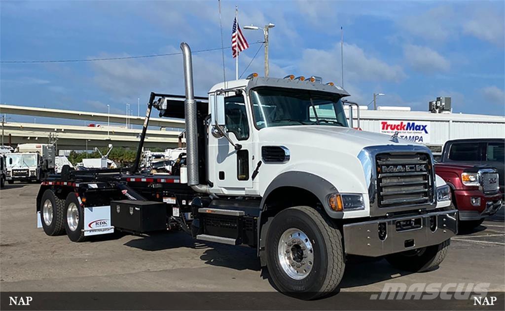 Mack Granite Containertrucks met kabelsysteem