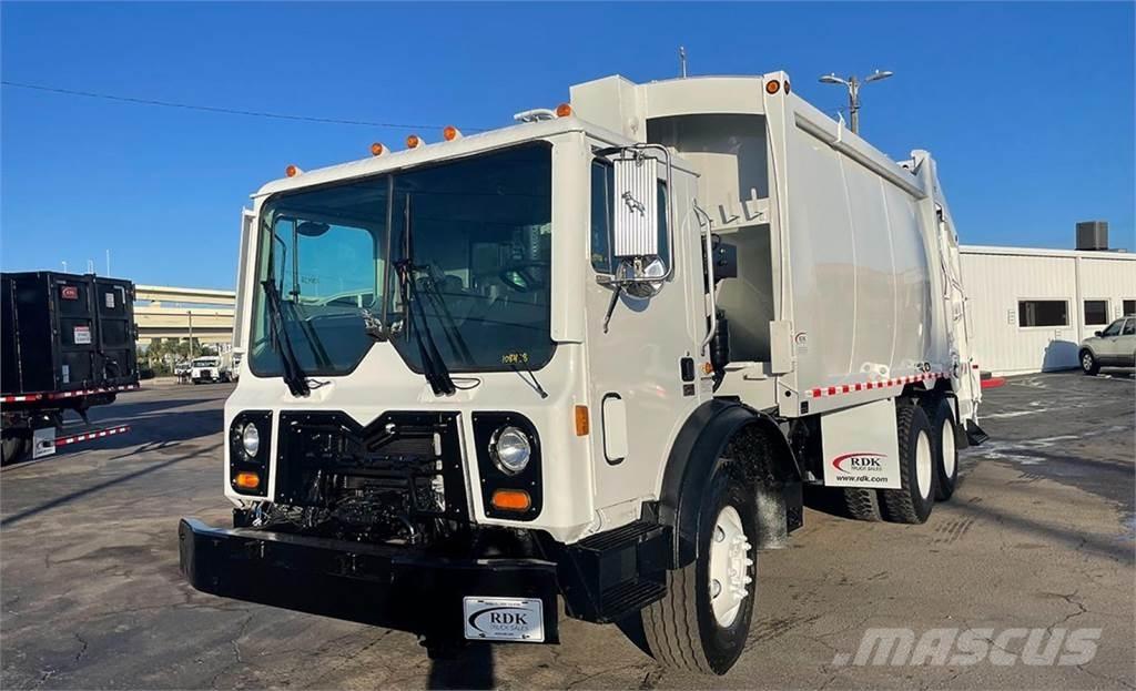 Mack MRU613 Vuilniswagens