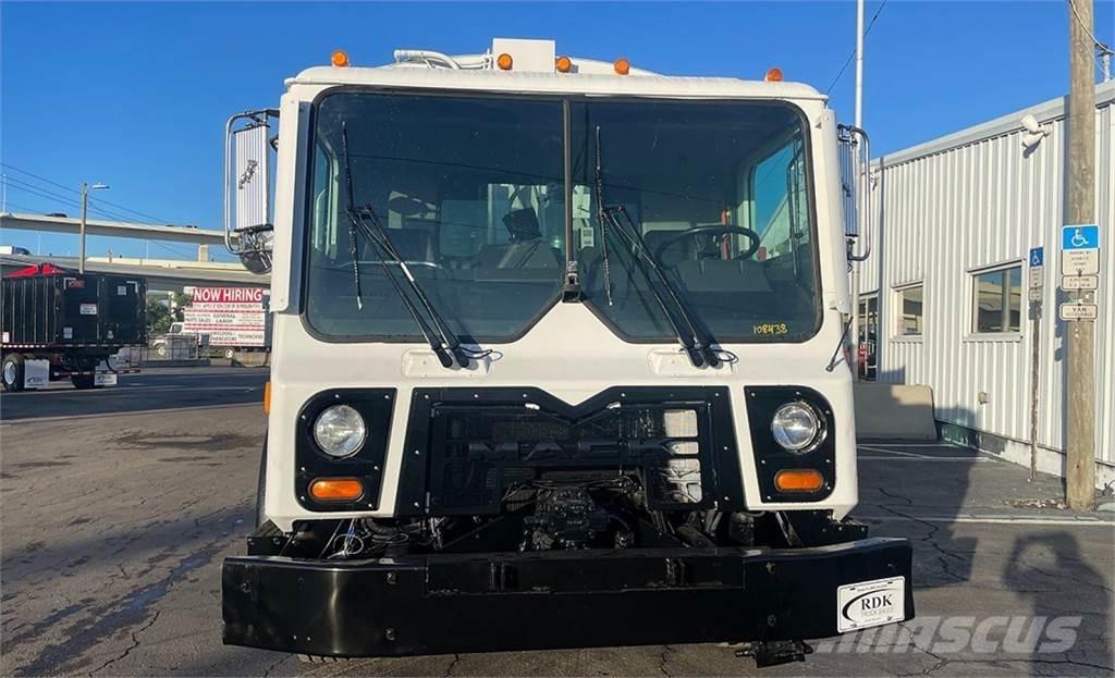 Mack MRU613 Vuilniswagens