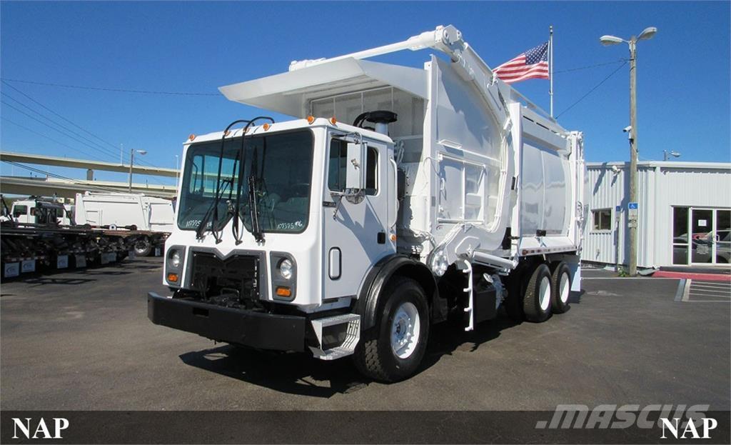 Mack MRU613 Vuilniswagens