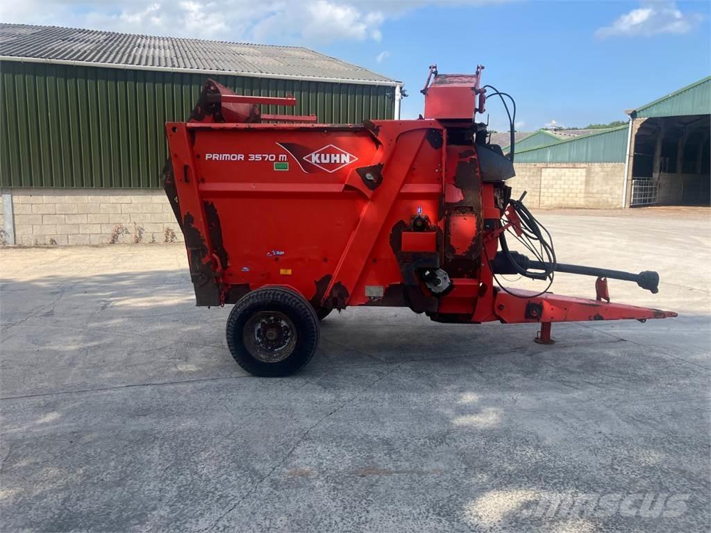 Kuhn 3570 Balenhakselaars, -snijders en -afwikkelaars