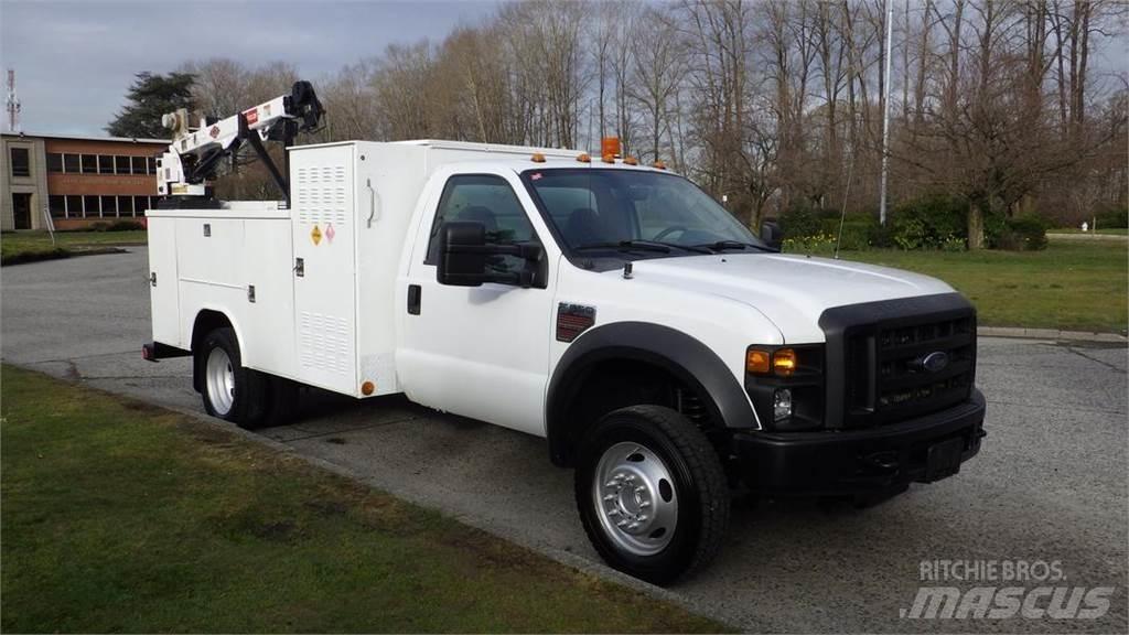Ford F-550 Vlakke laadvloer met kraan