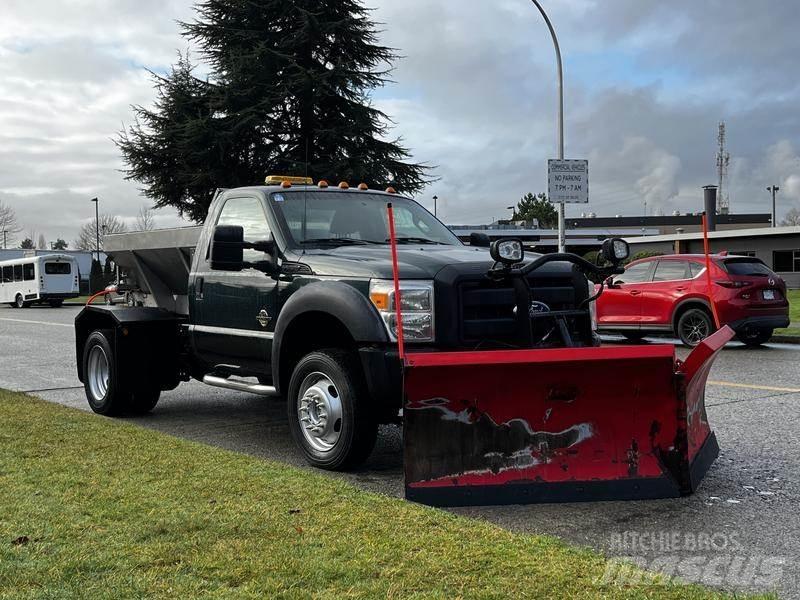 Ford F-550 Sneeuwschuivers en -ploegen