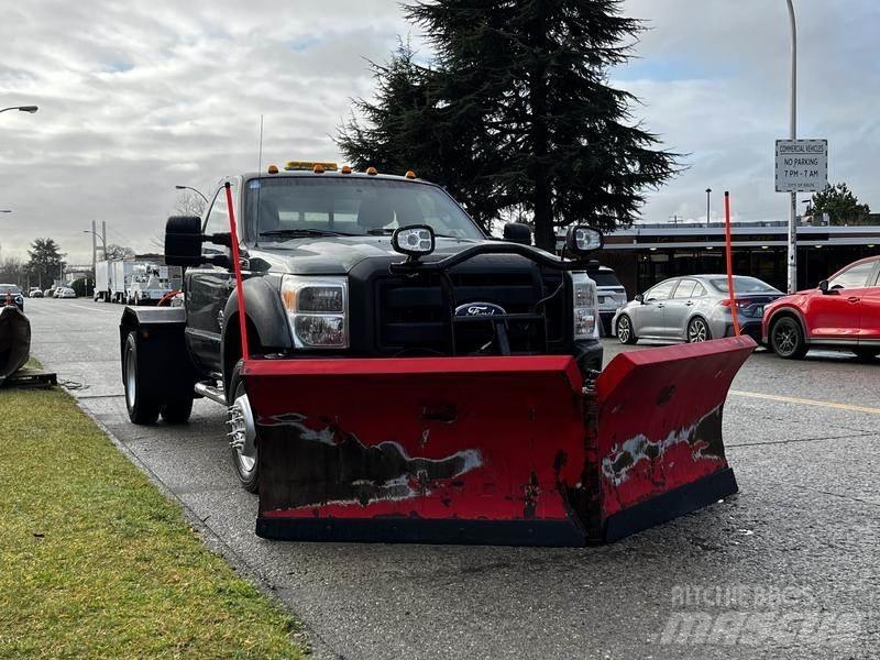 Ford F-550 Sneeuwschuivers en -ploegen