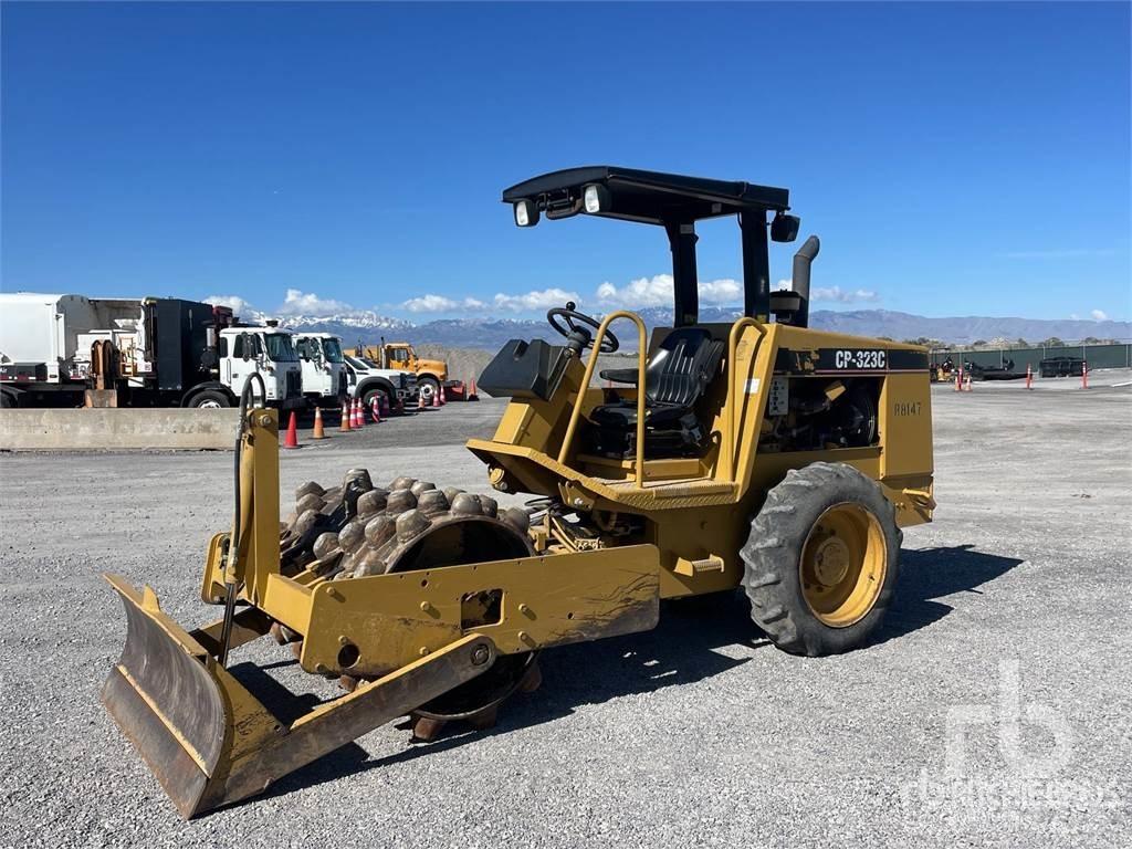 CAT CP-323C Afvalpersen