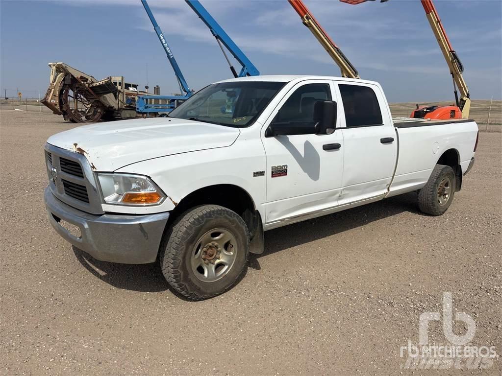 Dodge 2500 Bestelwagens met open laadbak