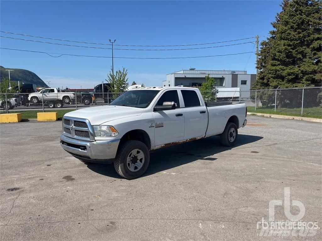 Dodge 3500 Bestelwagens met open laadbak