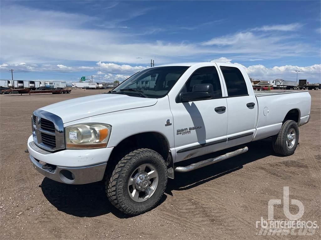 Dodge 3500 Bestelwagens met open laadbak