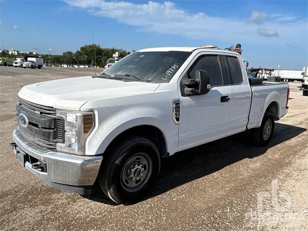 Ford F-250 Bestelwagens met open laadbak