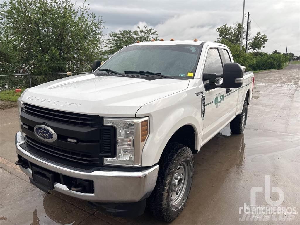 Ford F-250 Bestelwagens met open laadbak