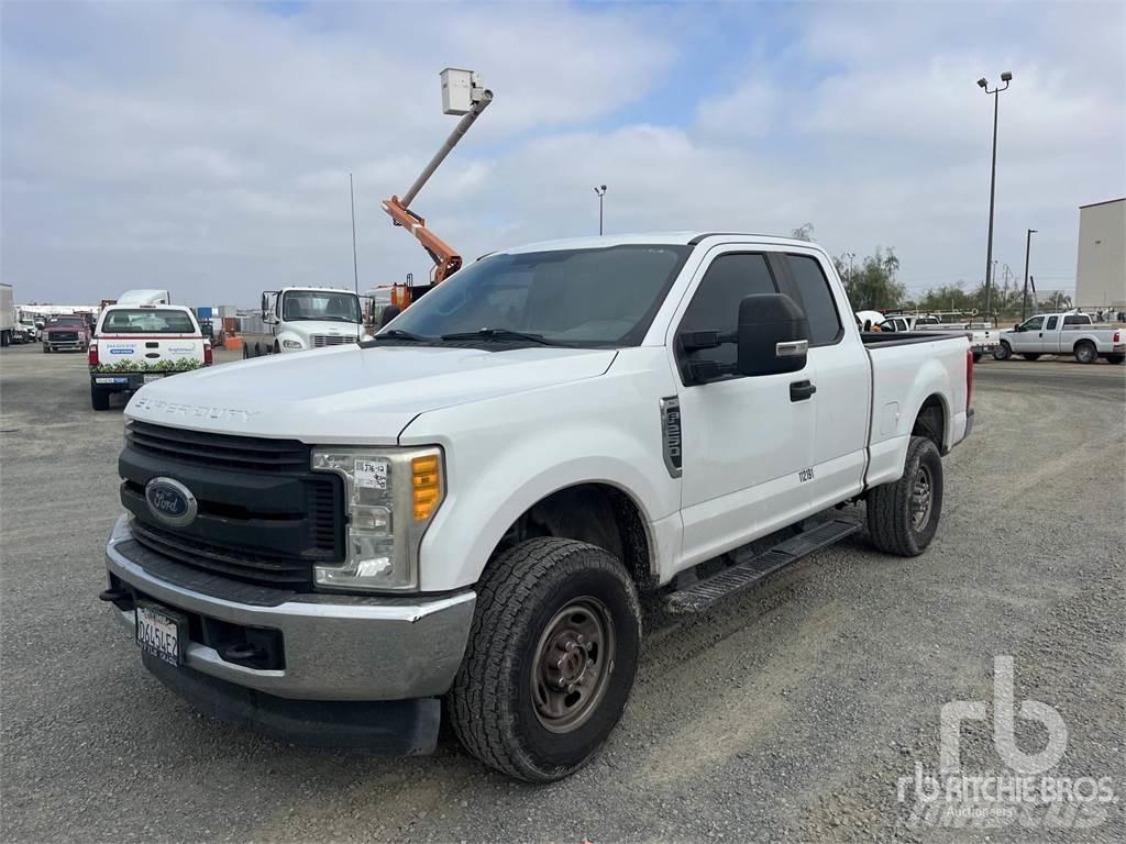 Ford F-250 Bestelwagens met open laadbak
