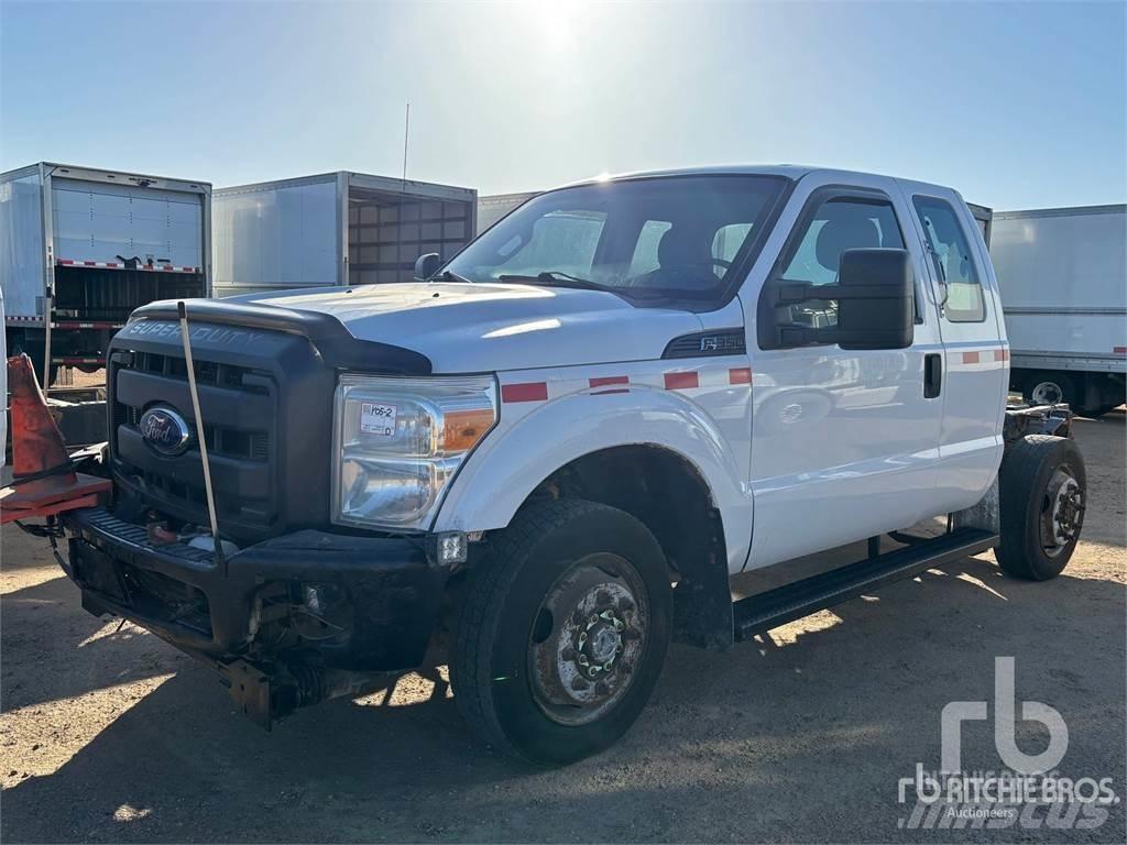 Ford F-350 Chassis met cabine