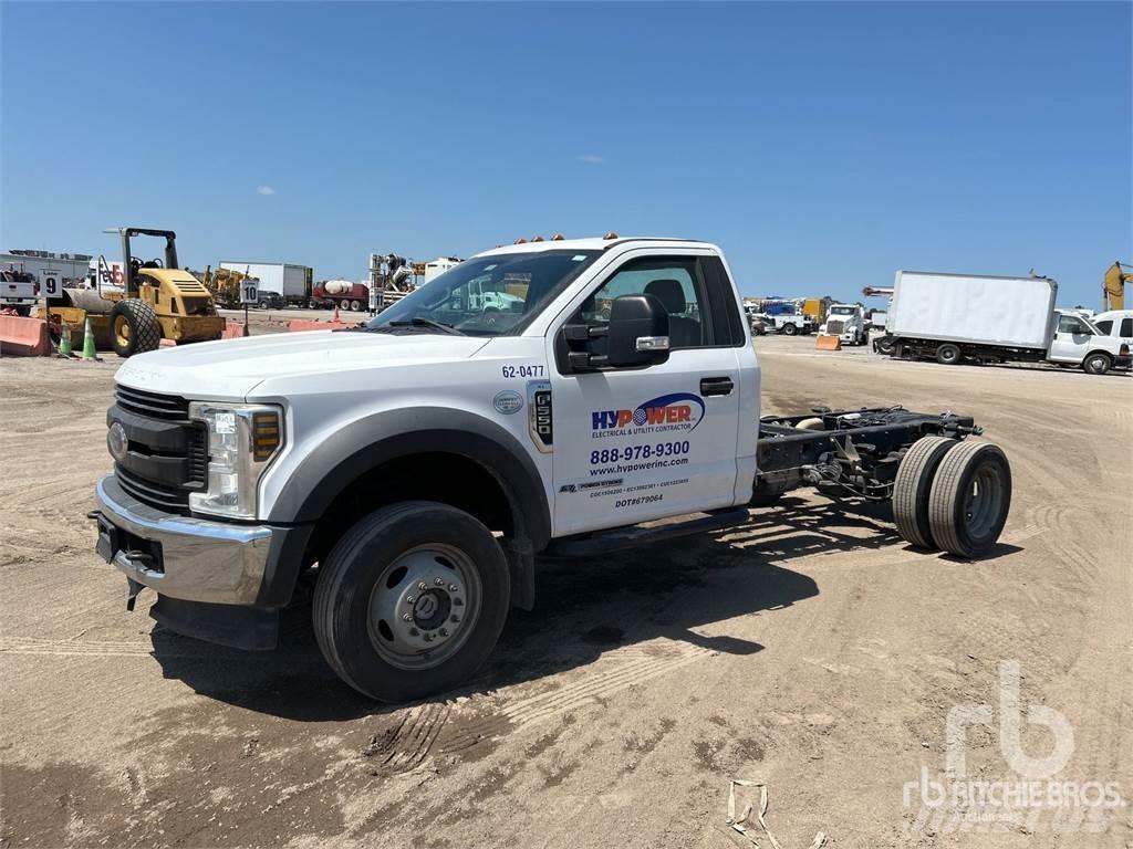 Ford F-550 Chassis met cabine